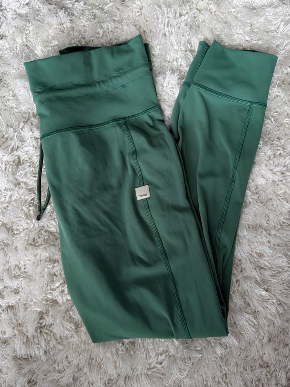 Vuori daily drawstring leggings in agate green
